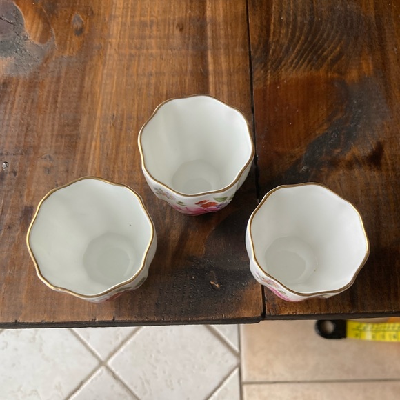 Royal Crown Derby “Derby Posies” Egg Cup Trio. Gold trim. Circa 1950s China - Picture 4 of 17